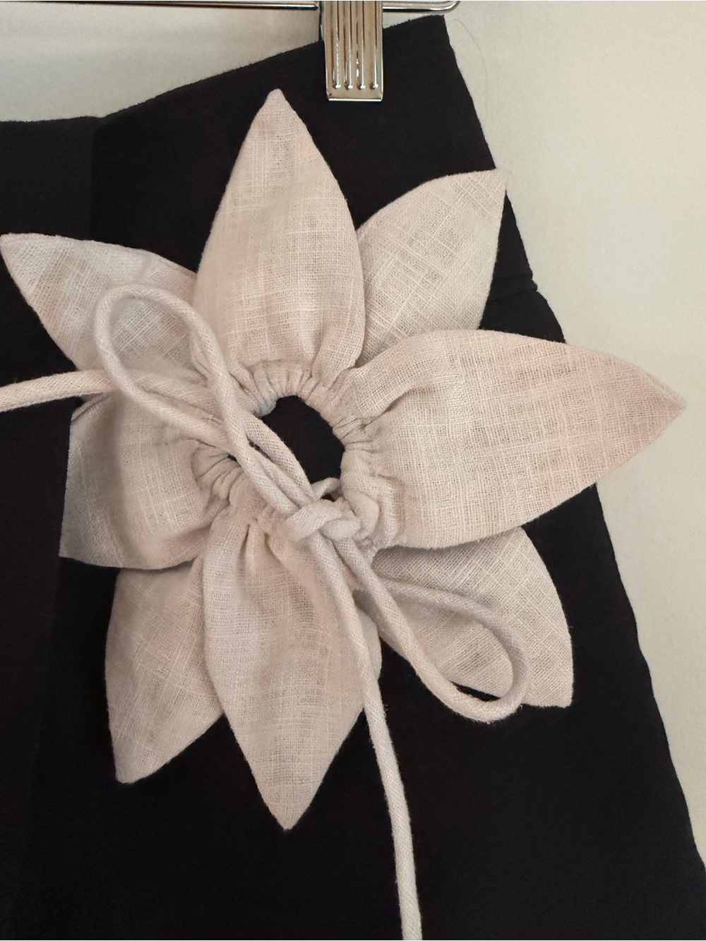 Anthropologie Aureta Linen Lilly Flower Appliqués Corsage Black Mini Skirt XS - Picture 5 of 7